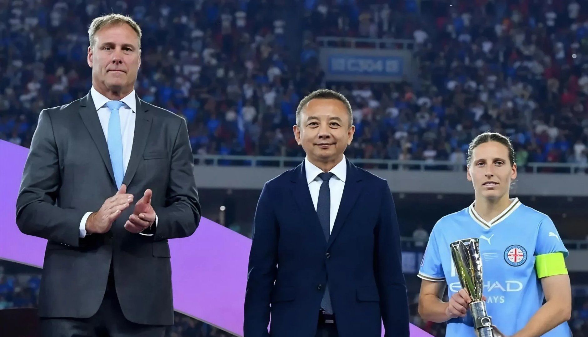 关于里尔迎欧超杯关键赛；国际比赛日官宣签约；悬念犹存；年轻球员得到机会的信息