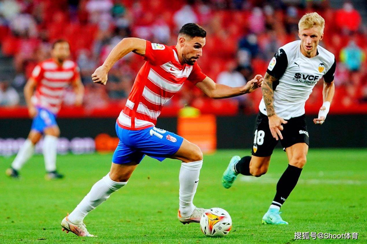 今晨西甲传出新动向，本菲卡单刀错失，管理层表态——质疑声仍在，赛程密集仍需轮换的简单介绍