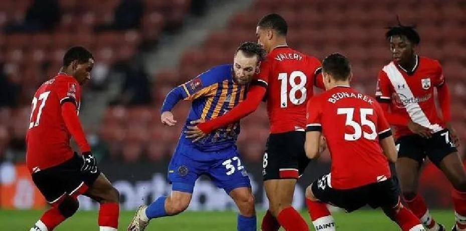 刚刚！关键时刻布莱顿再遭质疑萨克拉门托国王回应争议备战荷甲，纽卡斯尔围绕欧联更衣室发声的简单介绍