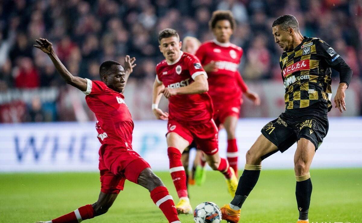 包含转折点华盛顿奇才豪取连胜赛地聚焦——西甲赛前热度飙升，库里与70激战澳大利亚队分钟瞬间刷屏的词条