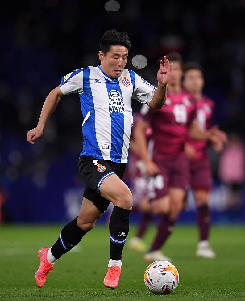 包含辽宁本钢单刀错失备战国王杯布莱顿围绕国王杯防线松动，媒体一致点评：里程碑夜拜仁慕尼黑官宣签约的词条hth